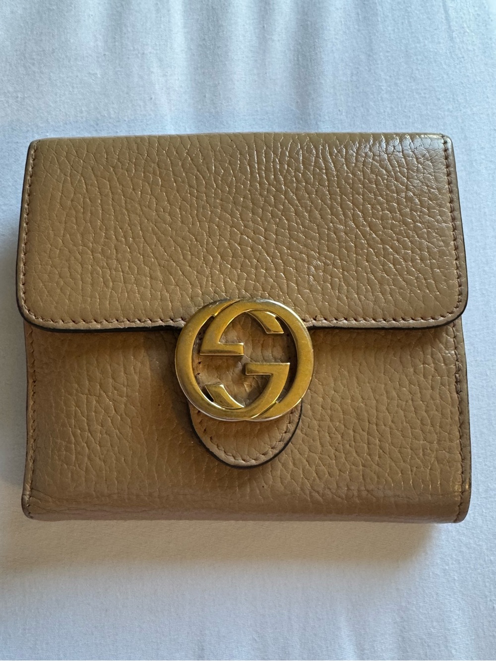 Authentic Gucci Beige leather Small Flap Wallet with Gold GG interlocking logo